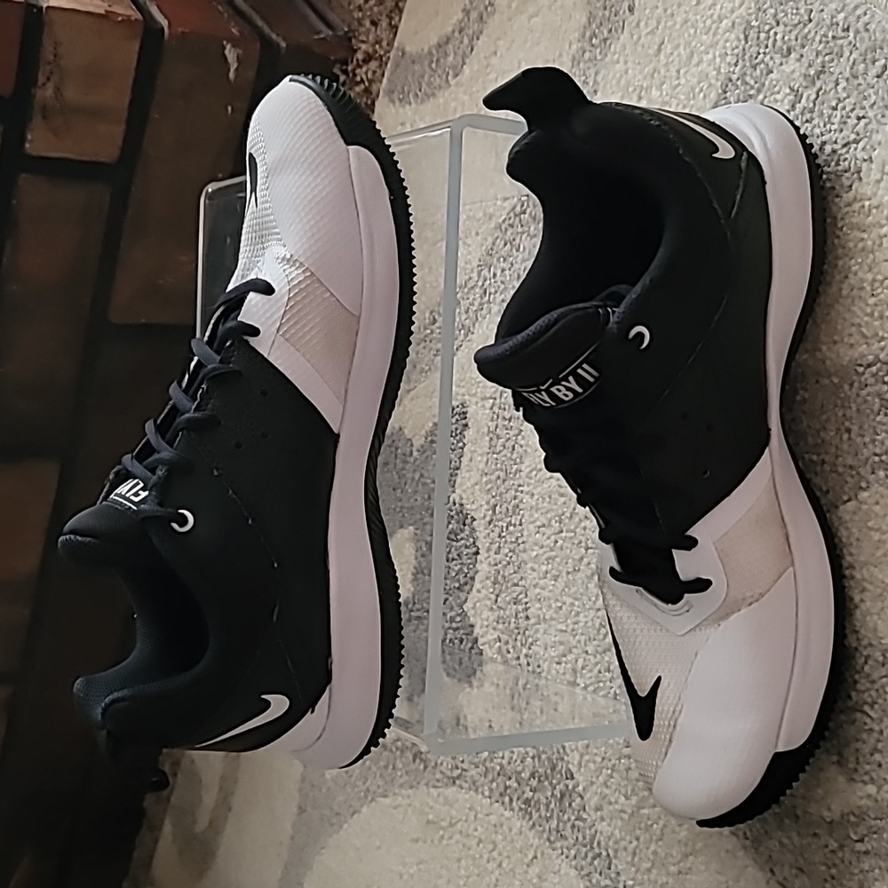 Nike Sneakers Fly By II basketball mens low top black white mesh